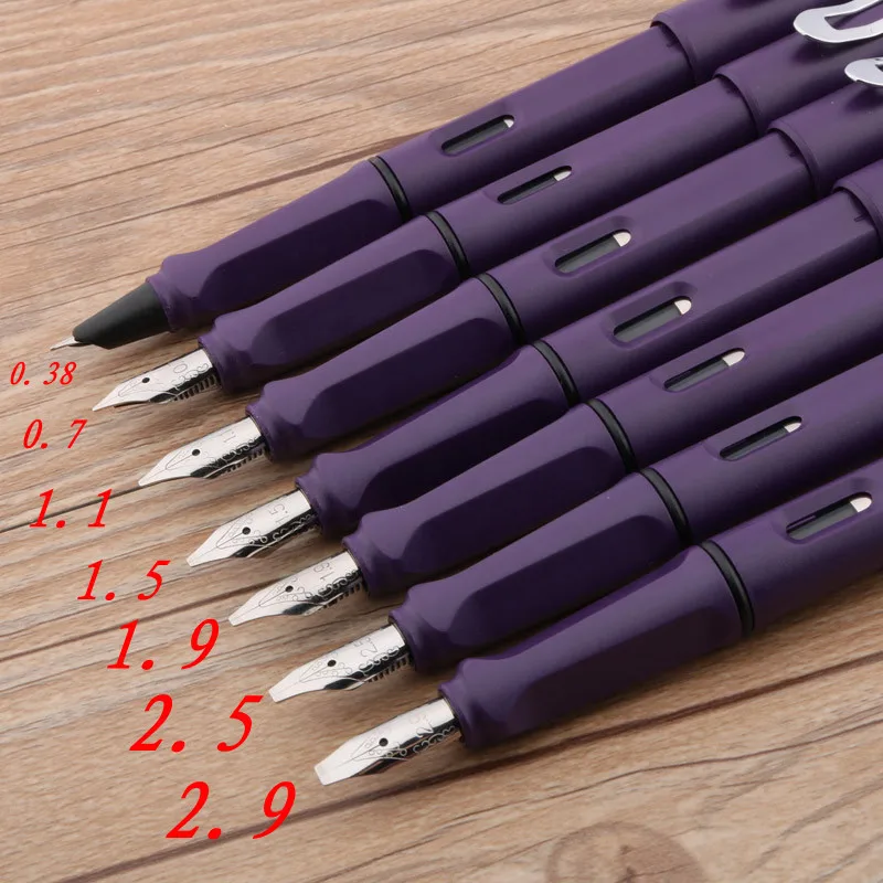 Ручка перьевая с плоским наконечником в готическом стиле параллельное