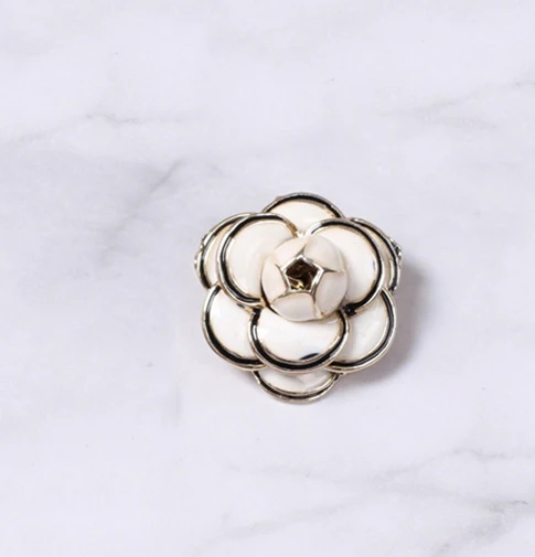 CC broches ювелирные изделия из жемчуга женские булавки для воротника до брошь платья винтажные жемчужные броши 5 букв ручной работы девушки аксессуары для верхней одежды damen - Окраска металла: flower white