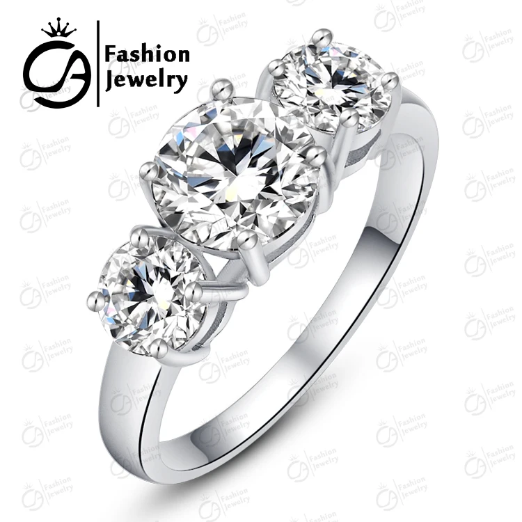 Обручальные кольца из белого золота с блестящими круглыми огранками Halo трех