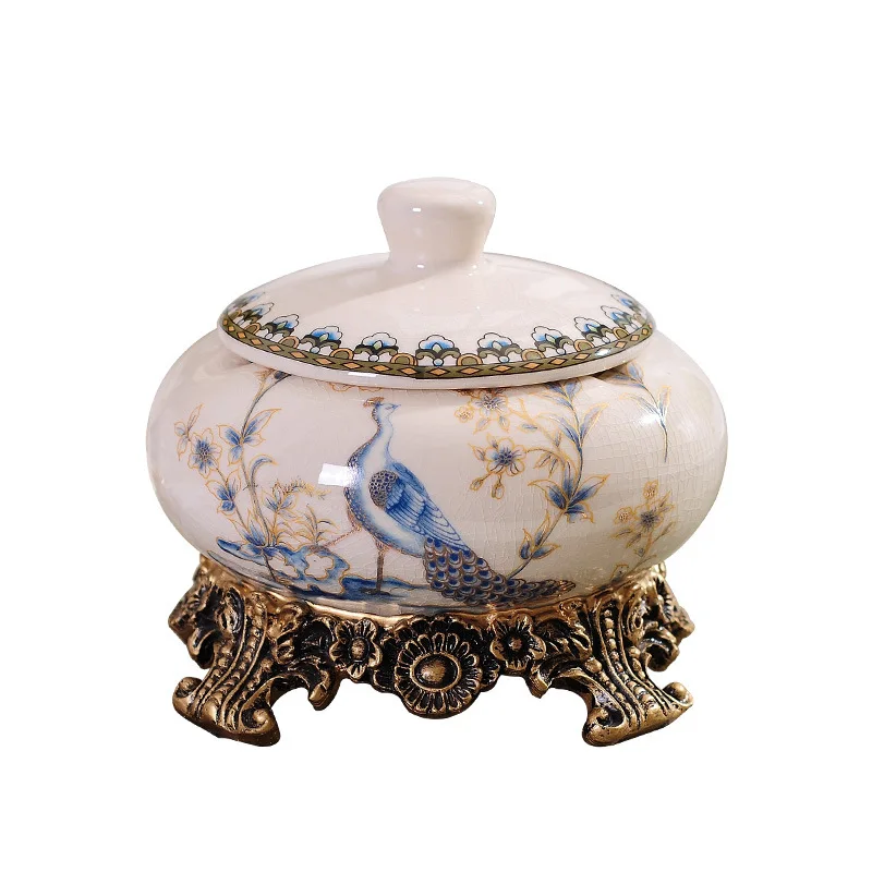 

Creative European and American ceramic ashtray home decoration high-grade round with lid ashtray 5