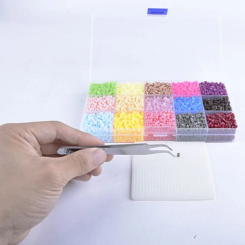 Миниатюрные бусины 3 мм 15 ячеек (7500 Бусин + 1 небольшая пегборд пинцет 2 железных