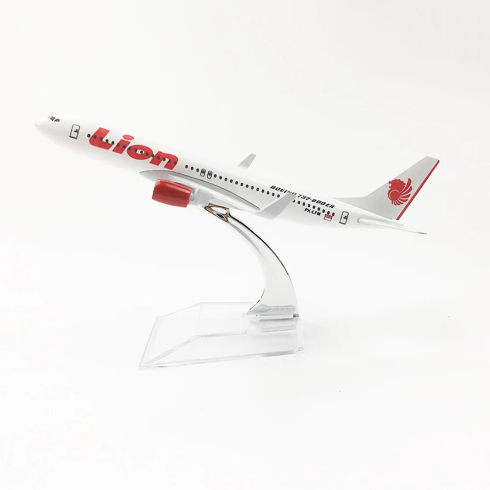 Летательный аппарат в масштабе 1/400 самолет Боинг 737 авиакомпании Lion 16 см модель