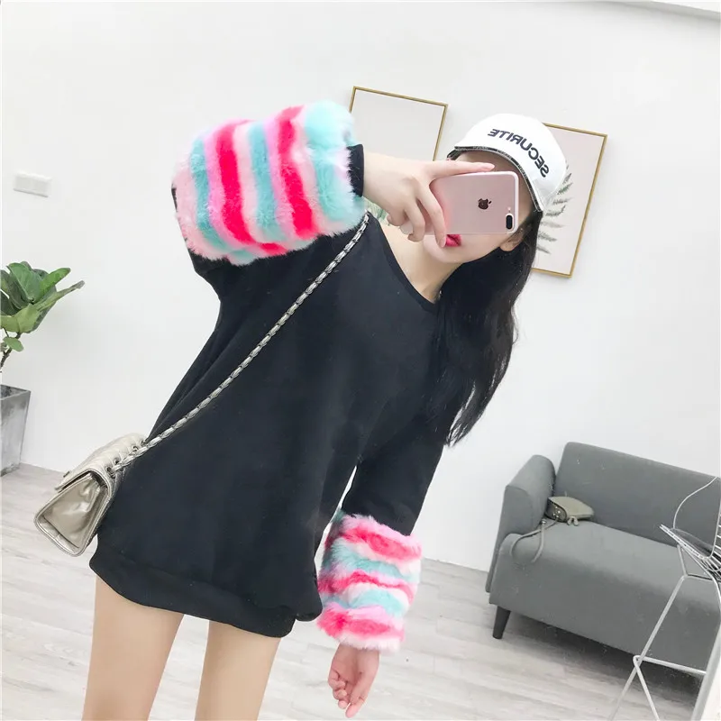 Женский пуловер на флисовой подкладке ALPHALMODA Радужный с пушистыми рукавами