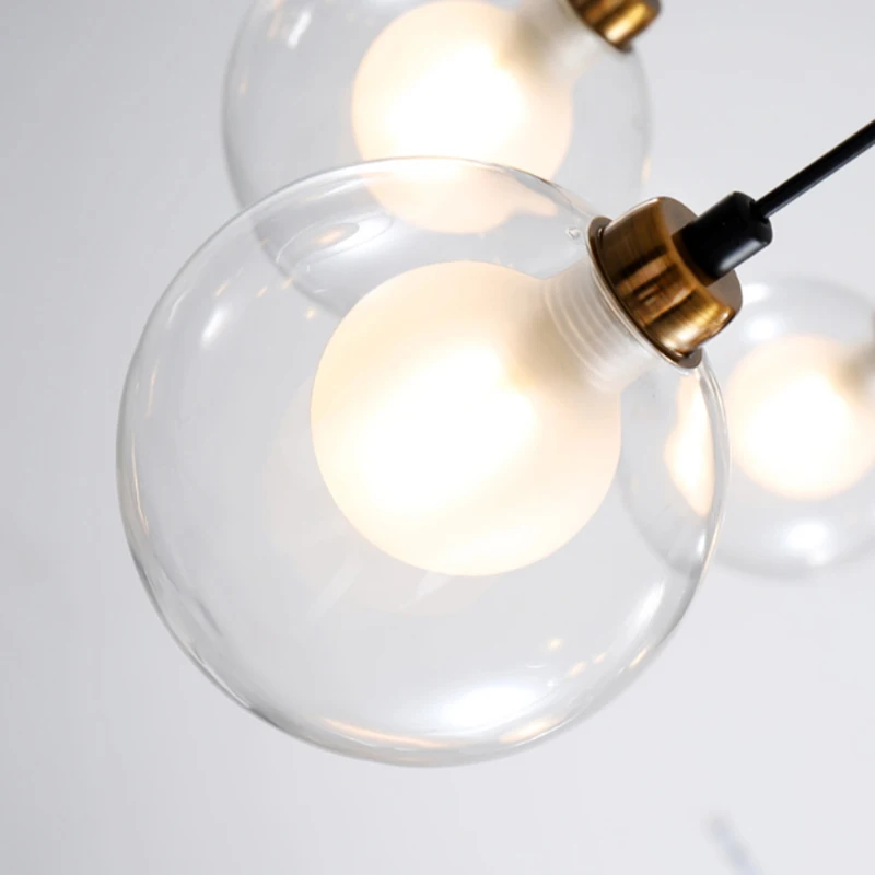 Простая черная окрашенная железная люстра с серым стеклянным шариком