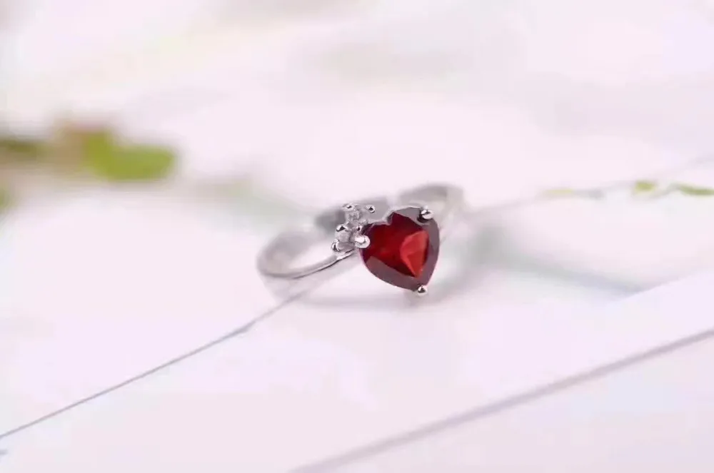 Кольцо с натуральным гранатом настоящее Серебро s925 пробы натуральное 7*9 мм