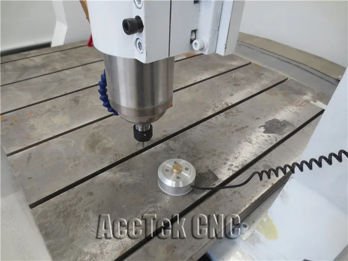 Китай AccTek полностью закрытый дизайн CNC обрабатывающий центр прецизионный производитель металлических форм фрезерный станок с ЧПУ 6060 7090