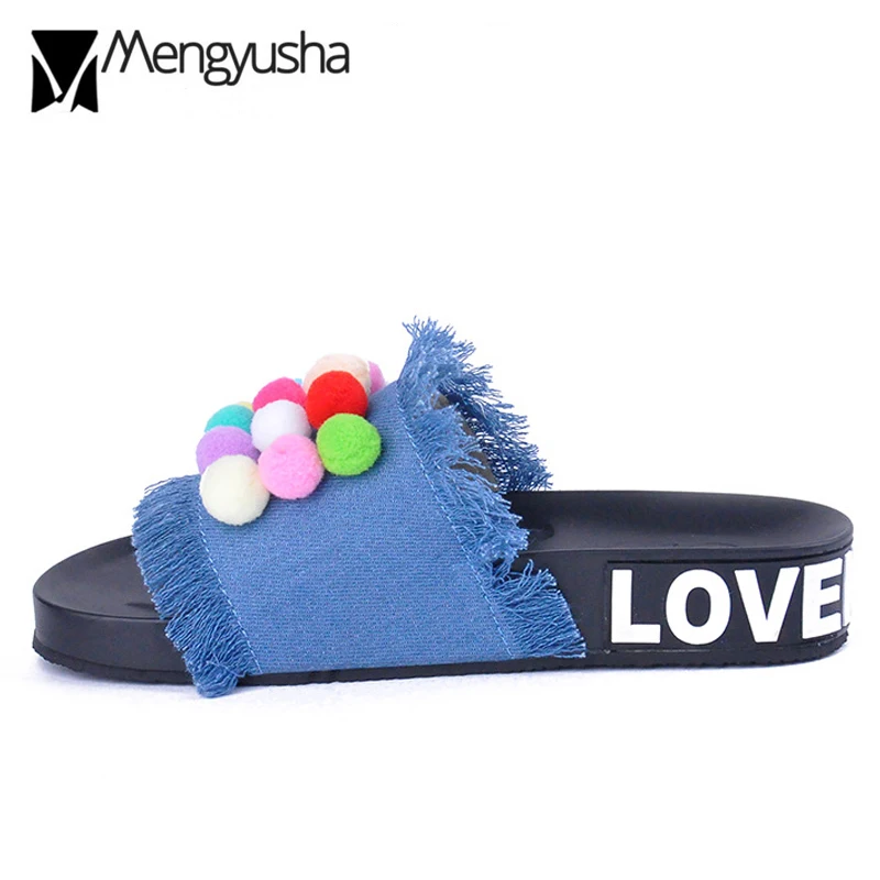 Женские джинсовые сандалии карамельных цветов с меховыми шариками обувь на