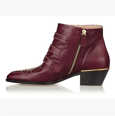 Женские ботильоны с заклепками и вышивкой из натуральной кожи | Обувь
