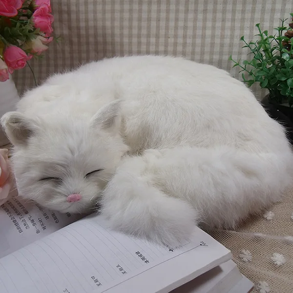 Белая игрушка для кошек модель спящего кота из полиэтилена и меха около 29x31x10 см