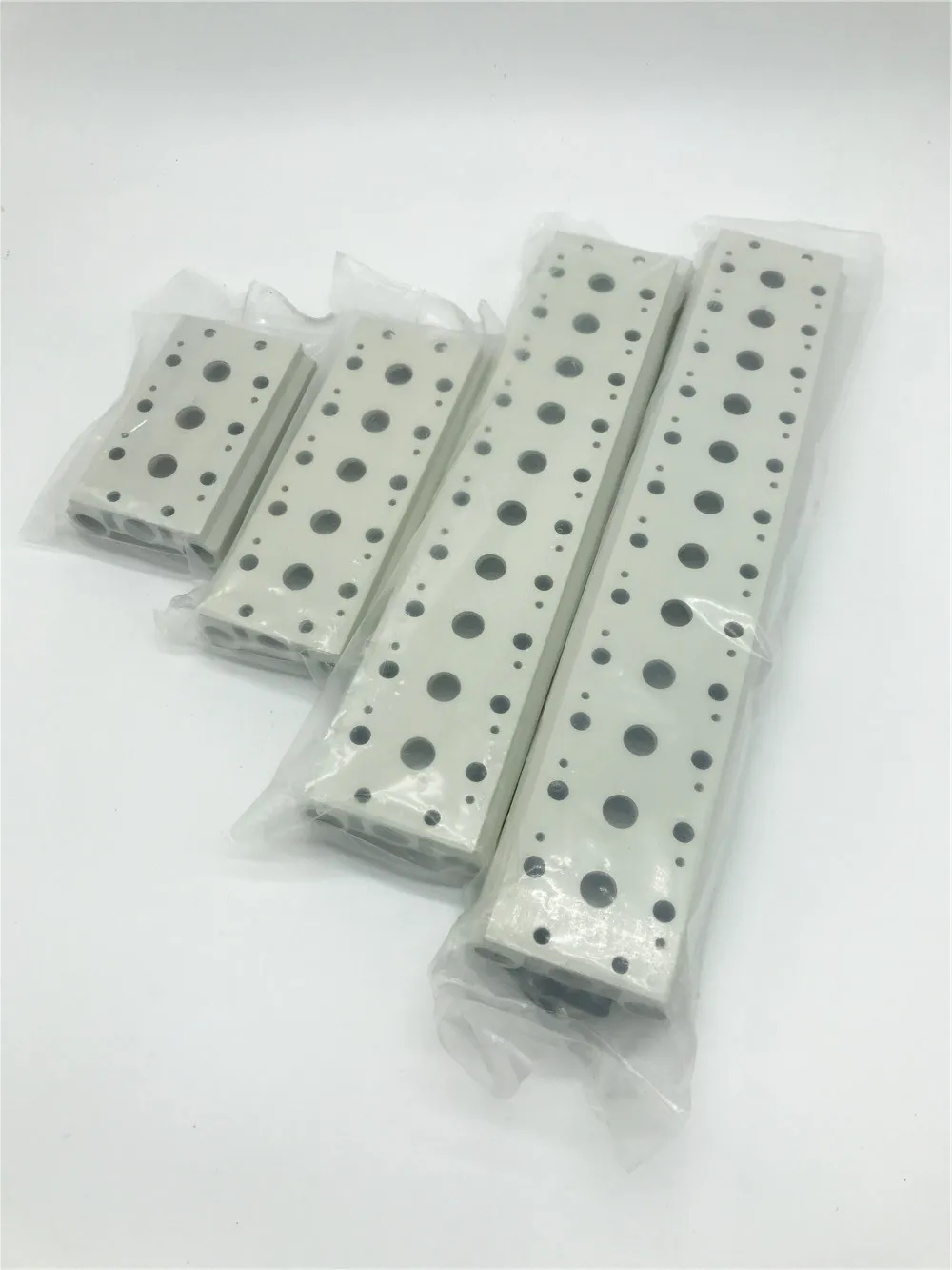 

4V210-08 4V210 4V220 Pneumatic Solenoid Valves Air Exhaust Manifold 200M Two Valve Plate Base Manifold With Fittings