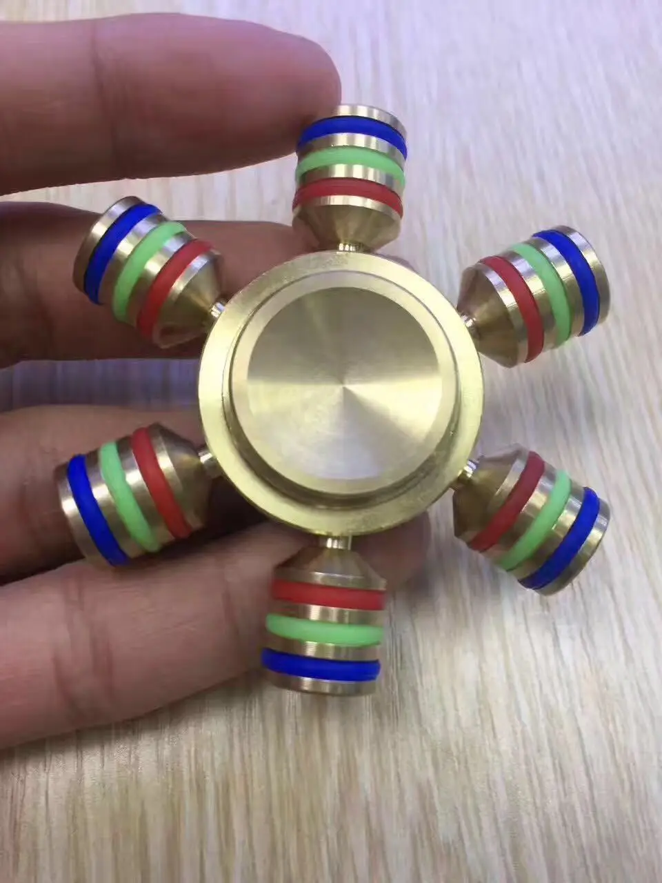 Съемный гироскоп пальцев спираль 6 рог Светящиеся металлическая рука Spinner
