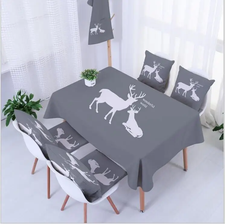 Декоративная скатерть с принтом фиолетовых цветов водонепроницаемая для кухни