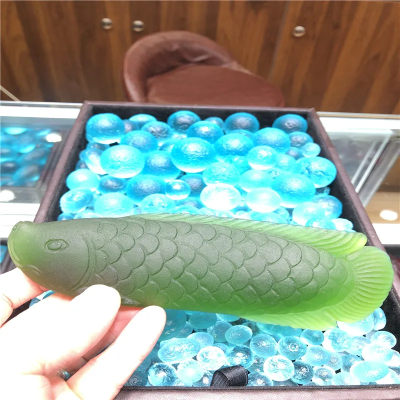 Большой размер зеленый Moldavite Чешский Arowana ручная резка рыба метеорит