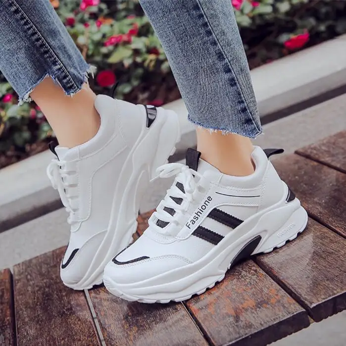 Женские легкие кроссовки на платформе повседневные дышащие толстой подошве с