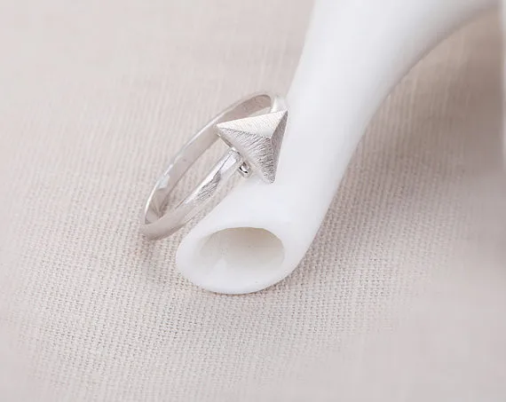 

Модные треугольные кольца, геометрические кольца, кольца в форме конуса для женщин, оптовая продажа, разные цвета