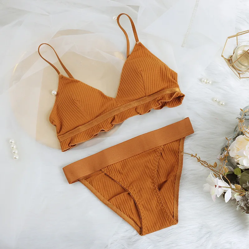 Пуш-ап Беспроводной бюстгальтер пикантные удобные Bralette комплект хлопок нижнее белье с подкладками костюмы оборками снизу, Трусики-бикини белье с низкой посадкой