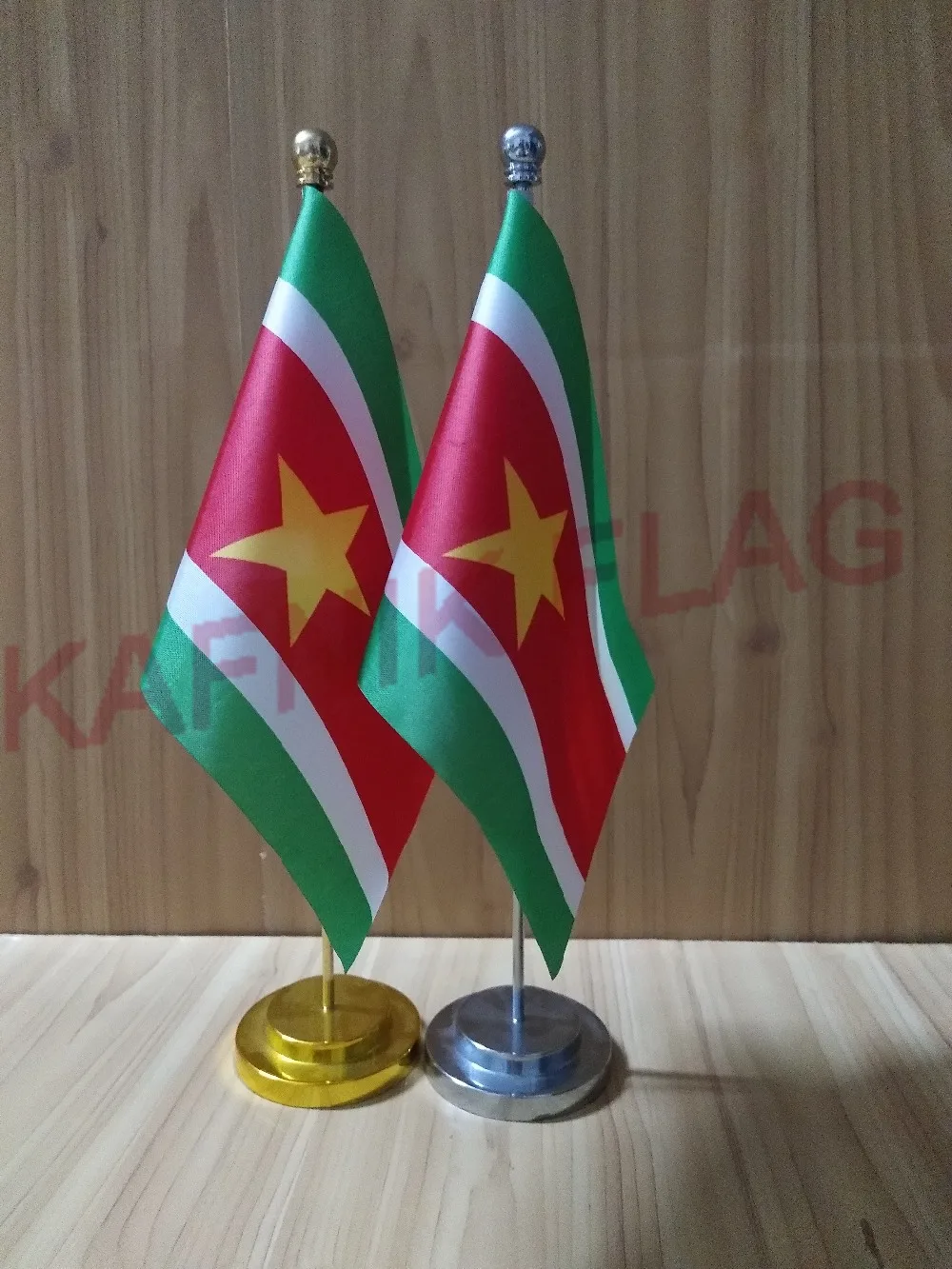 Кафник флаг Суринама для офисного стола с золотой или серебряной металлической