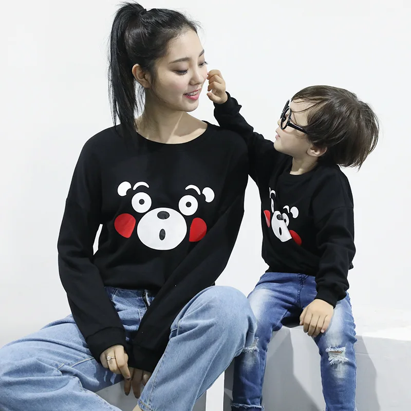 Рубашки с медведем для мамы и сына одежда толстовки длинными рукавами одинаковые