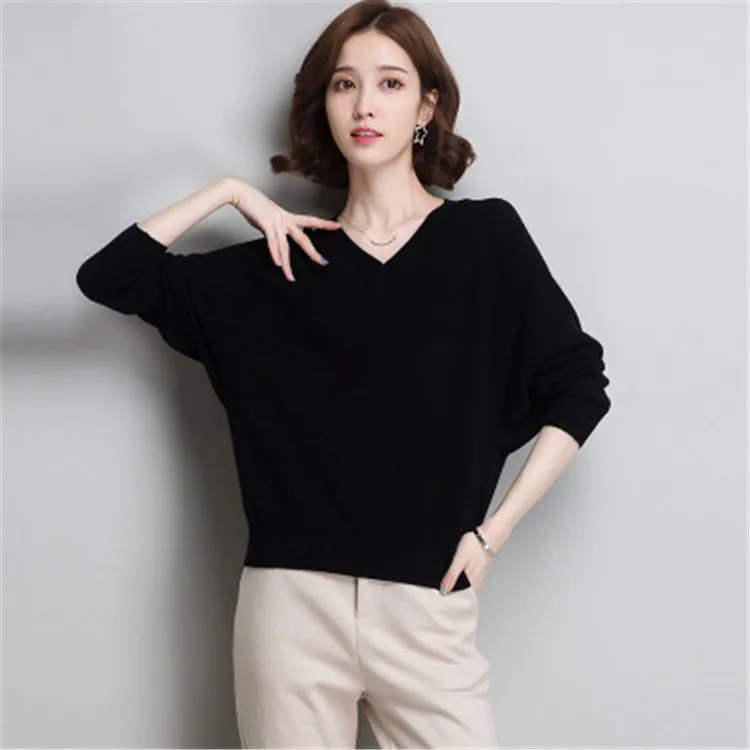 Женский трикотажный пуловер однотонный черный свитер из 100% шерсти с V-образным