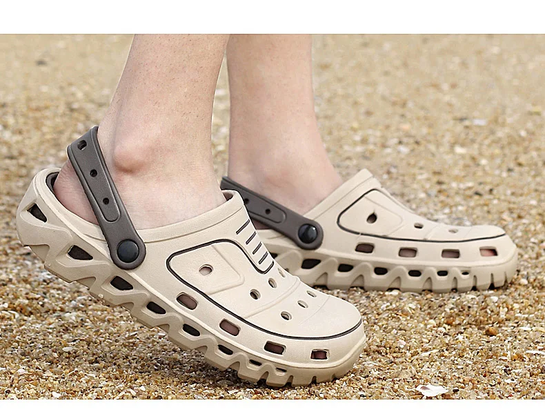Summer Water Shoes Men Hollow Aqua Shoes Swimming Light Slippers Barefoot Shoes Men Clogs Beach Sea Fishing Sandals for Man