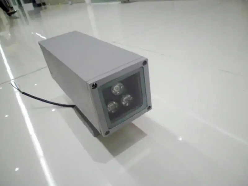 Светодиодная наружная лампа водонепроницаемая IP68 2 головки квадратный
