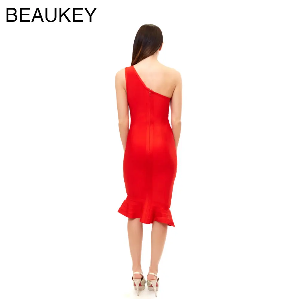 Женское платье Русалка средней длины красное асимметричное облегающее на одно