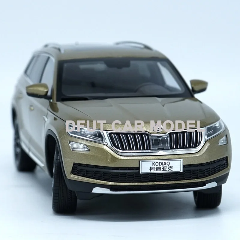 Коллекция 1/18 года модель внедорожника KODIAQ из сплава литая металлическая