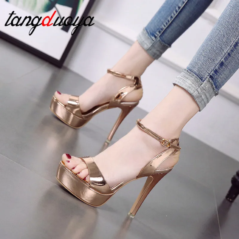 Женские босоножки на платформе с ремешками цвета шампанского и серебристого