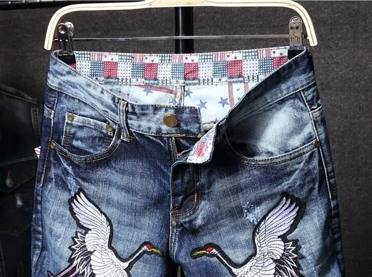 Дешевые мотоциклетные джинсы Мужские байкерские с вышивкой и сломанными дырками