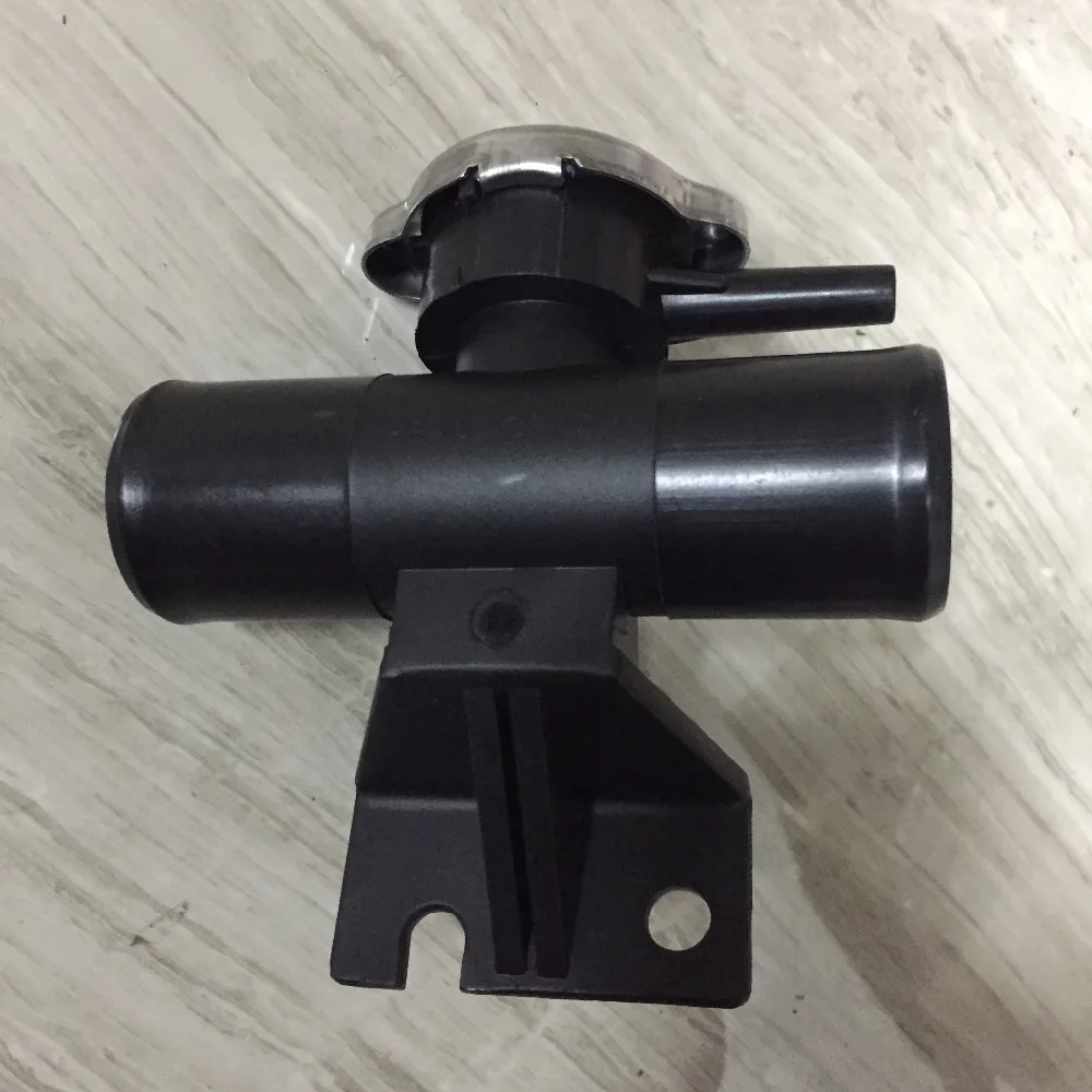 Наполнитель охлаждающей жидкости радиатора с крышкой для Lancer Outlander Sport 1350A015 1350