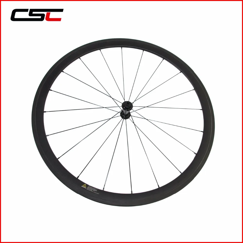 Комплект бескамерных колес из углеродного волокна с цилиндрической головкой