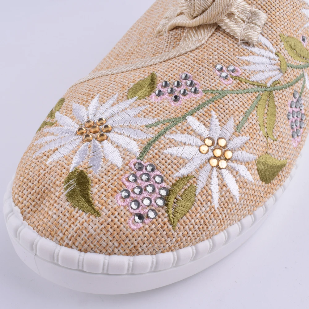 Китайский Женская обувь на плоской подошве Стразы с цветочной вышивкой Туфли