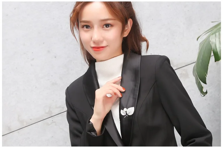 High-end fashion brooch Crystal From Austrian Inlaid zircon leaf pearl corsage pin female suit collar | Украшения и аксессуары