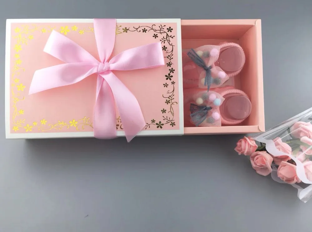 Комплект из повязки на голову и носков Подарочная коробка для новорожденных