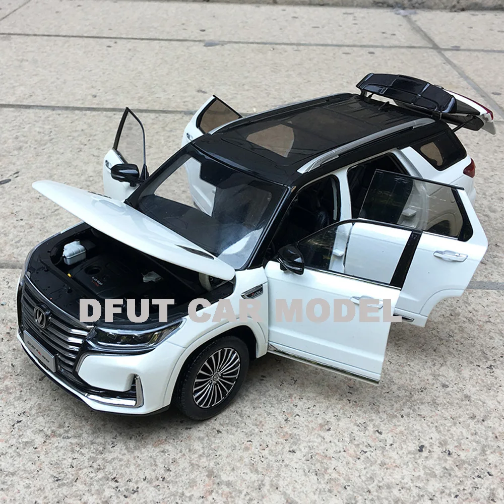 Модель игрушечного автомобиля из сплава 1:18 модель внедорожника CS95 оригинальные