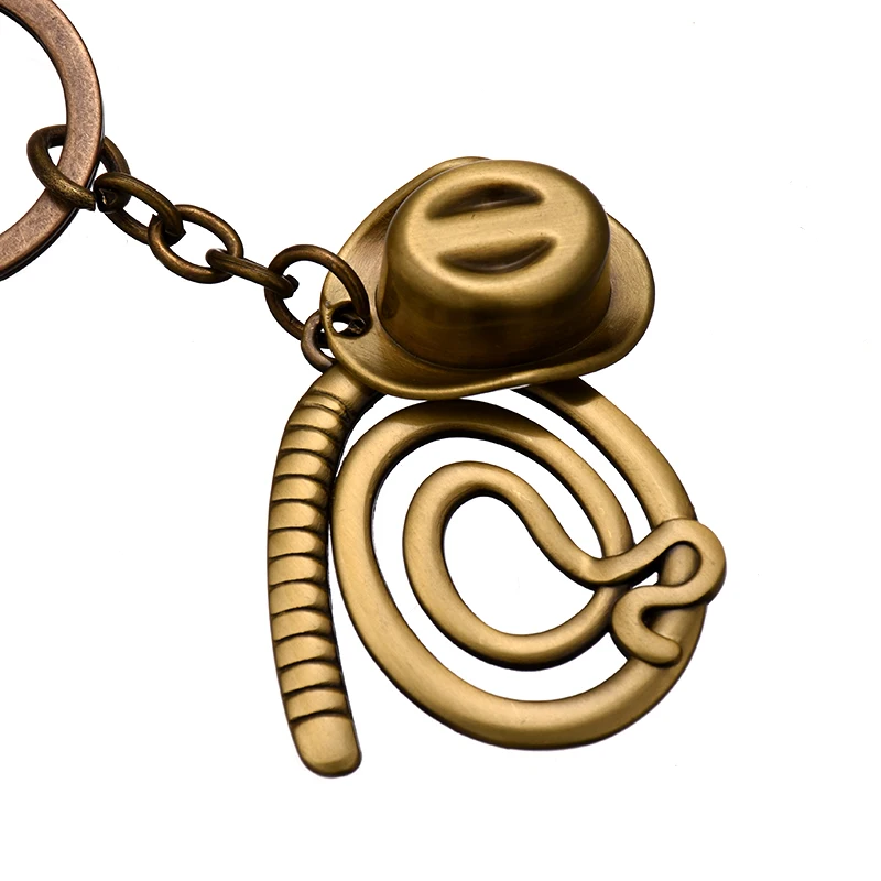 Цепочка брелок с плеткой и шляпой Индиана Джонс из сплава ковбойский