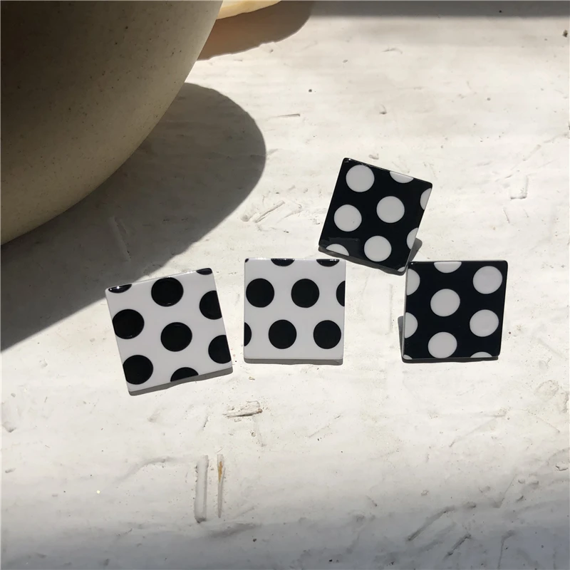 Модные Винтажные пластиковые серьги гвоздики из смолы волнистые круглые в форме