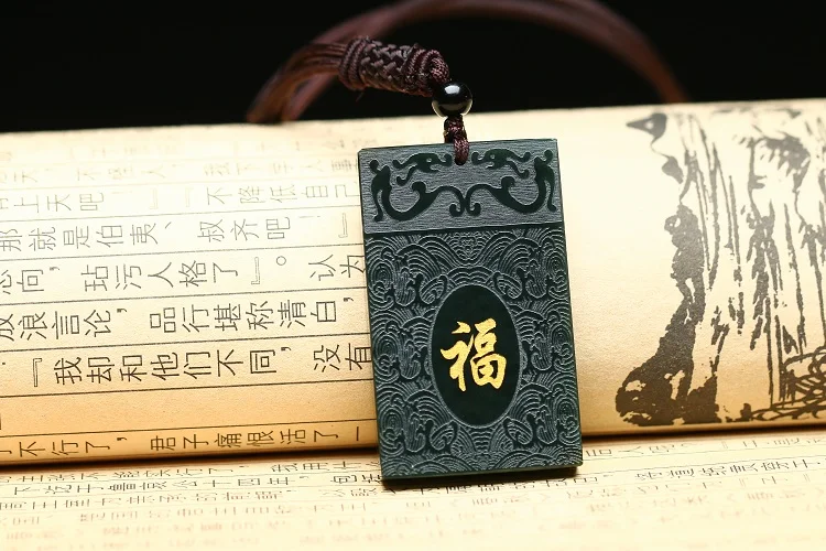 Ожерелье с подвеской из натурального хэтянийского камня резное благословение