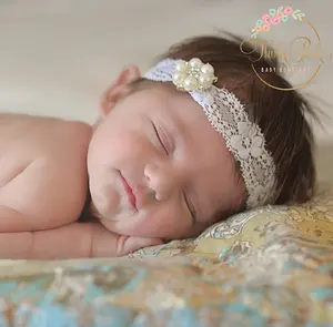 Новинка 2016 года; Винтажная Мягкая Белая Кружевная повязка на голову с серебряными жемчужинами и пуговицами для маленьких девочек; Головной убор принцессы; Головная повязка для новорожденных; Фотографии