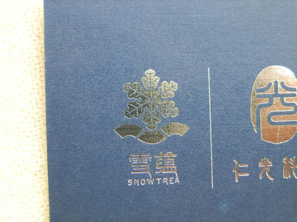 Высокое качество фольги горячего тиснения процесс для печати бумажных визиток |