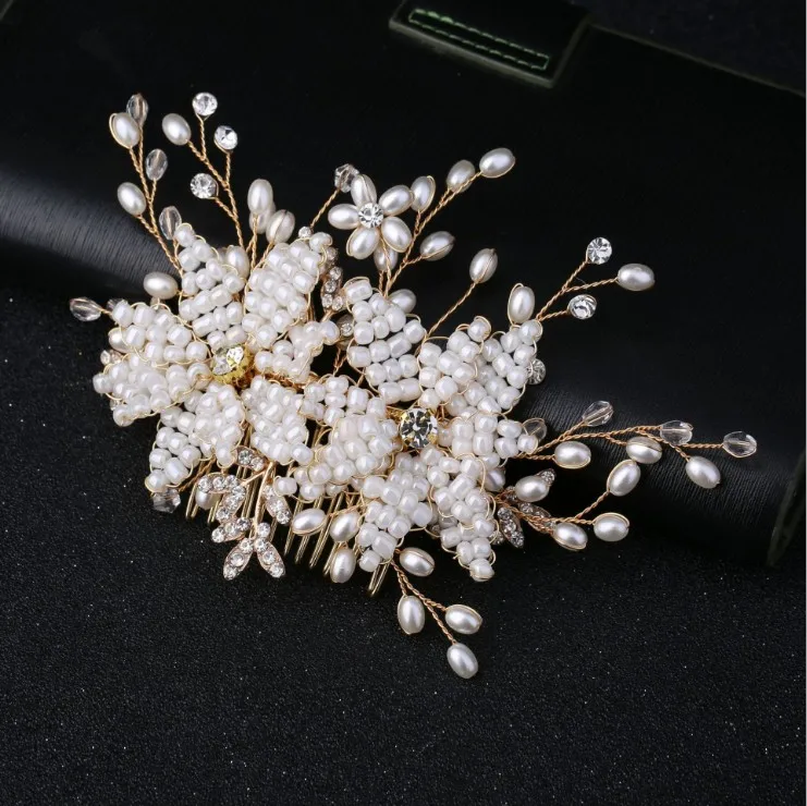 Проводная расческа для волос расшитая бисером цветами стразами жемчугом