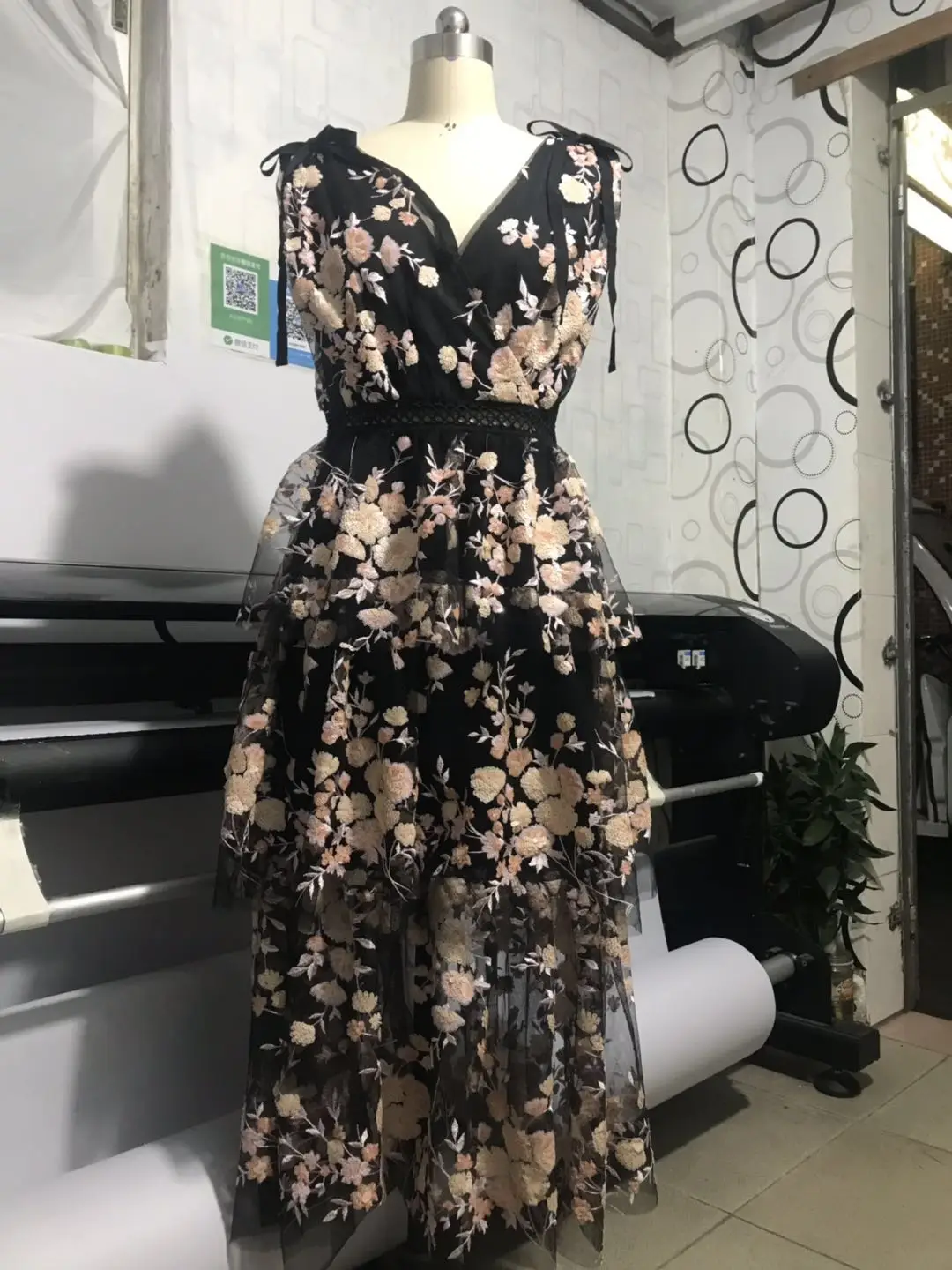 sleeveless dress SHTONGHUA роскошные женские сетчатые Длинные платья Автопортрет Подиум Лето Вышивка Цветочный Стенд лоскутное оборками праздничное платье - Цвет: sleeveless dress
