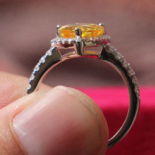 Гламурное обручальное кольцо в форме желтого сердца 2 карата однотонное женское