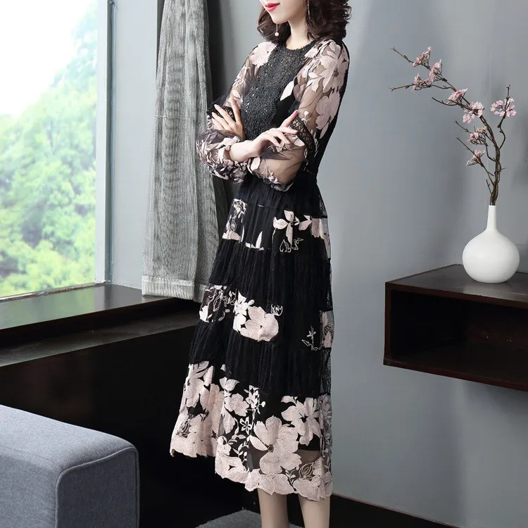 

2020 Spring Women Lace Patchwork Dress Vintage Floral Embroidery Dress Lantern Sleeve Lace Midi Dress