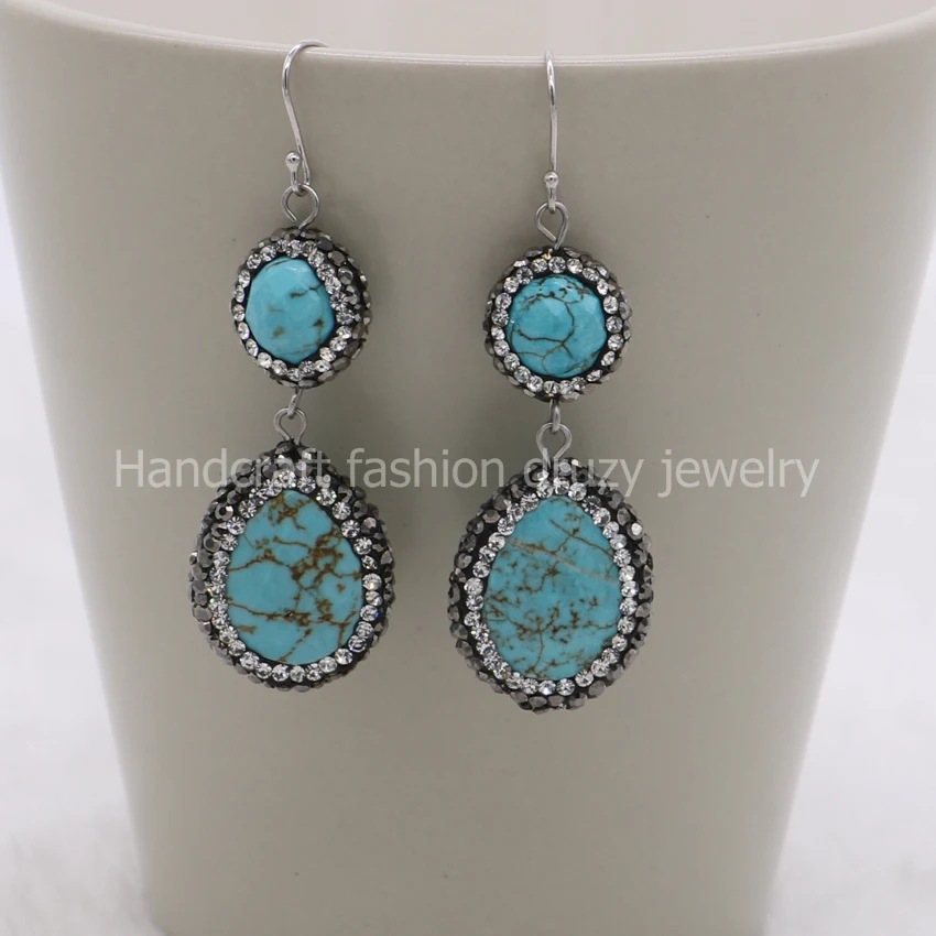 Серьги-подвески из натурального зеленого камня с круглым зеленым камнем