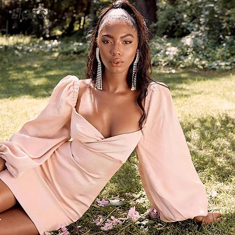 Короткое облегающее платье с пышными рукавами женское летнее элегантное