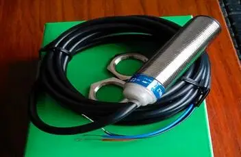 

Free Shipping 2pcs/LOT NEW Switch XS618B1PAL2 inductive sensor DC three wire PNP normally open