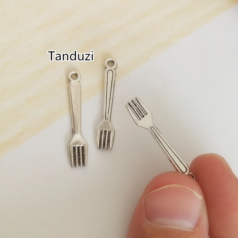 Tanduzi 50 шт. Серебряный кукольный домик миниатюрная вилка Серебряная мини-вилка сплав Dinging комната Таблица вилки кулон DIY Decoden