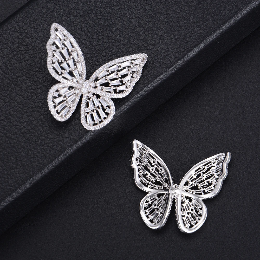 Серьги-гвоздики в форме бабочки с фианитами | Украшения и аксессуары