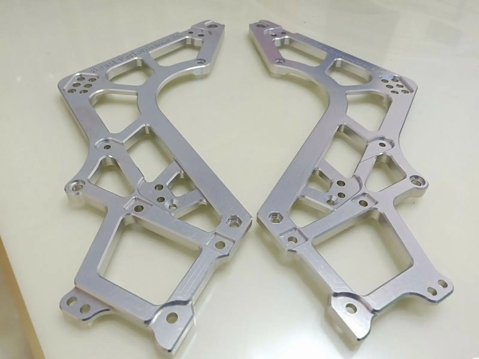 

KRAKEN VEKTA.5 Rear Vertical Chassis arm for 1/5 CNC alloy 7075 T6 51 set 2pcs